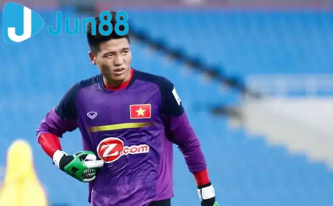 Phí Minh Long từng là thủ môn tiềm năng của bóng đá Việt Nam Phí Minh Long từng là thủ môn tiềm năng của bóng đá Việt Nam