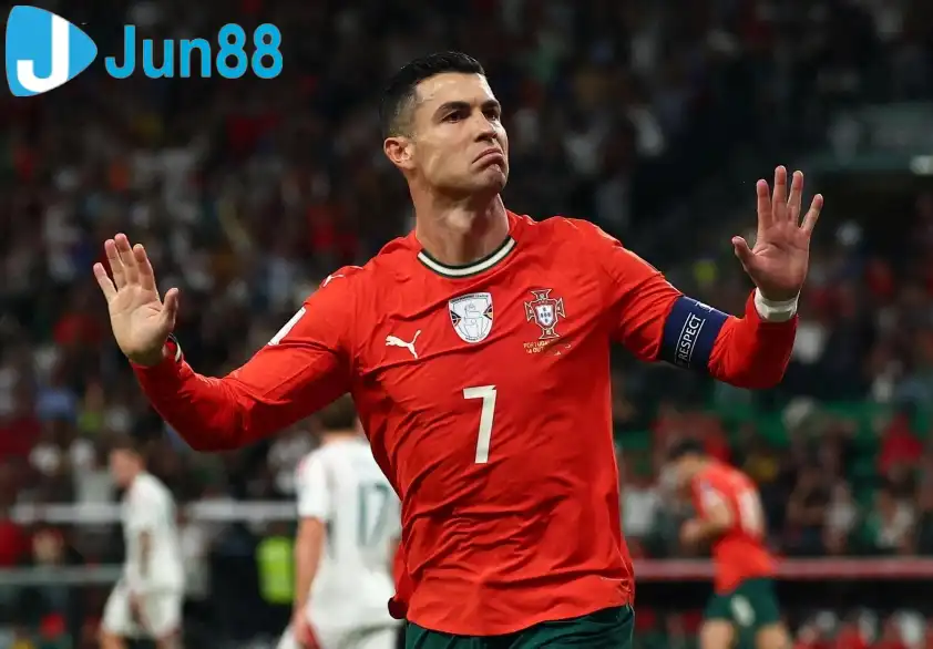 3 điểm trước Ireland sẽ giúp Ronaldo và các đồng đội chính thức có vé dự World Cup. 3 điểm trước Ireland sẽ giúp Ronaldo và các đồng đội chính thức có vé dự World Cup.