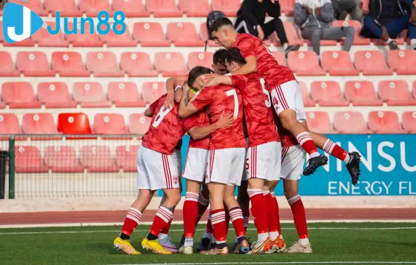 U21 Gibraltar thường xuyên để lộ khoảng trống lớn ngay trước vòng cấm U21 Gibraltar thường xuyên để lộ khoảng trống lớn ngay trước vòng cấm