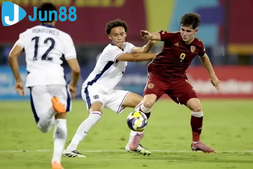 U17 Venezuela (áo đỏ) được dự đoán sẽ có chiến thắng đậm trước U17 Haiti U17 Venezuela (áo đỏ) được dự đoán sẽ có chiến thắng đậm trước U17 Haiti